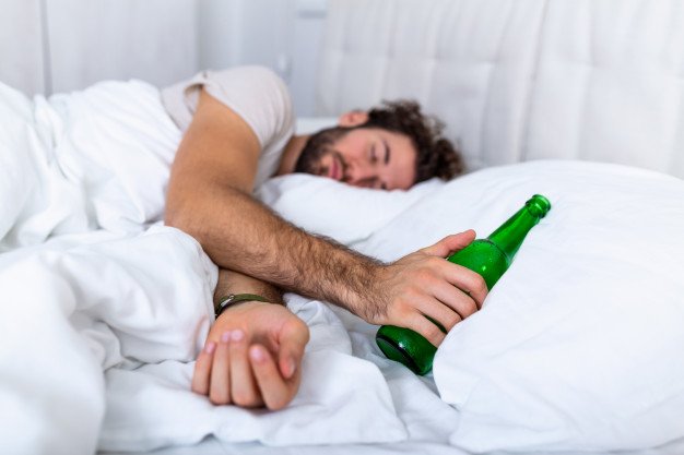 CHOMIKOWO - drunk-man-bed-sad-place-alcohol-bottle-his-hand-young-...eadly-drunken-holding-near-empty-bottle-booze_166258-7.jpg